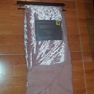 Crushed velvet throw blanket